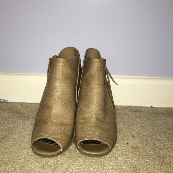 High heels - Picture 1 of 5